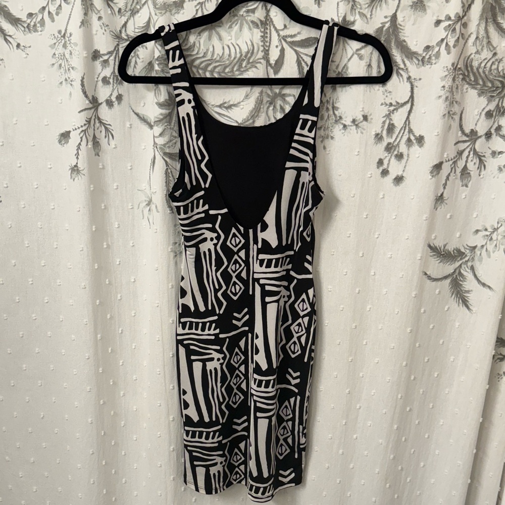 Silence + Noise Geometric Black and White Mini Dress - Picture 7 of 7